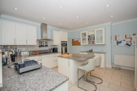 Kitchen pic 2.jpg