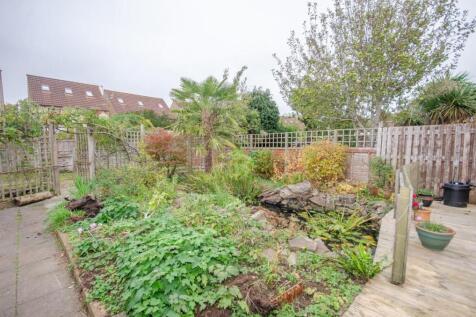 Rear garden pic 2.jpg