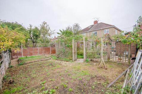 Rear garden pic 3.jpg