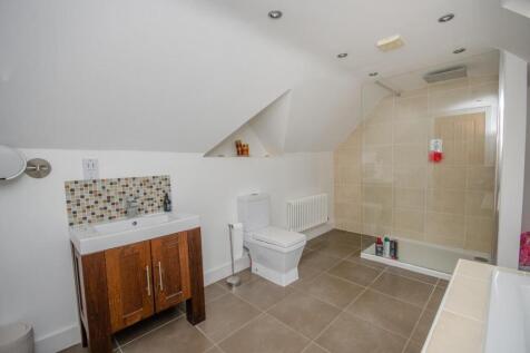 master ensuite.jpg