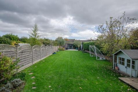 Rear garden pic 3.jpg