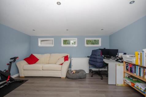 Garden lodge interior.jpg