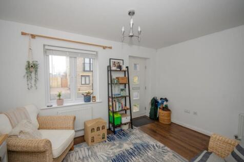 Living room pic 2.jpg