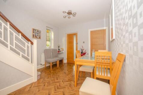 Entrance hall pic 2.jpg