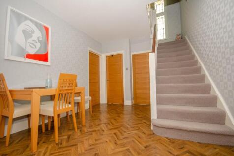 Entrance hall pic 3.jpg