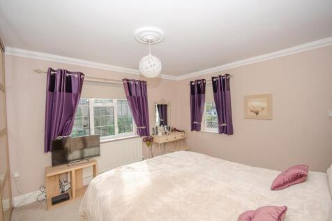 Bedroom two pic 2.jpg