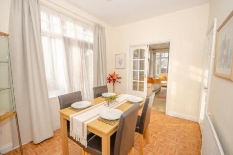 Dining room pic 2.jpg