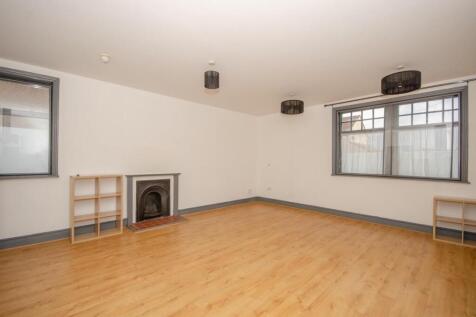 Living room pic 3.jpg