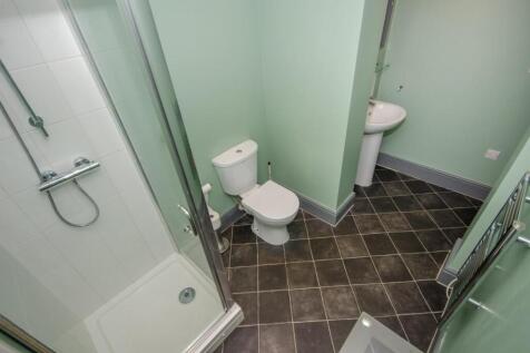 Shower room pic 2.jpg