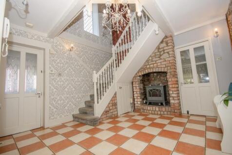 Entrance hall pic 2.jpg