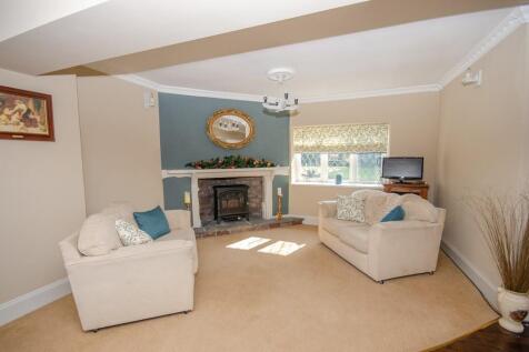 Dining room pic 3.jpg