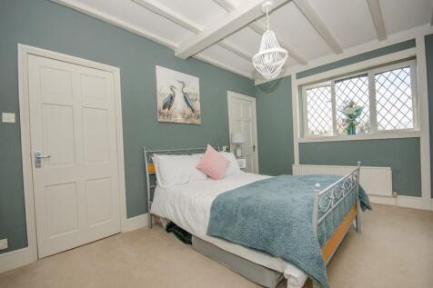 Bedroom one pic 2.jpg