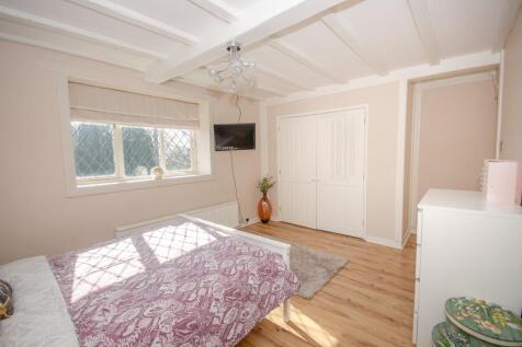 Bedroom two pic 2.jpg