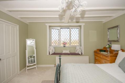 Bedroom three pic 3.jpg