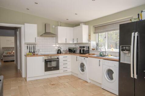 Annexe kitchen area.jpg