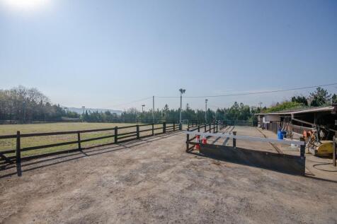 Stables &amp; menage.jpg