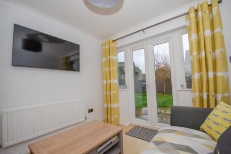 Dinng room-snug pic 2.jpg