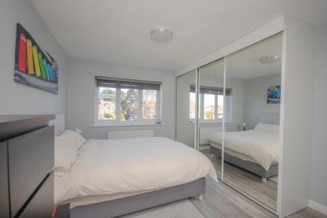 Bedroom 1 pic 2.jpg