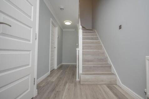 Hallway pic 2.jpg