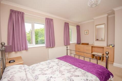 Bedroom 1 pic 2.jpg
