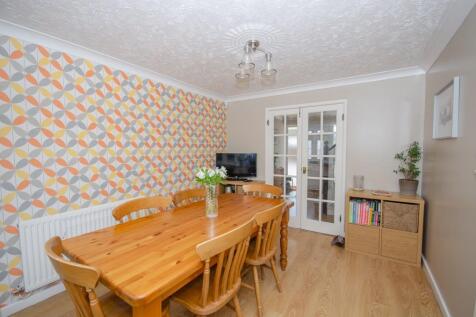 Dining room pic 3.jpg