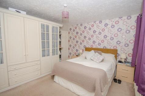 Bedroom one pic 2.jpg
