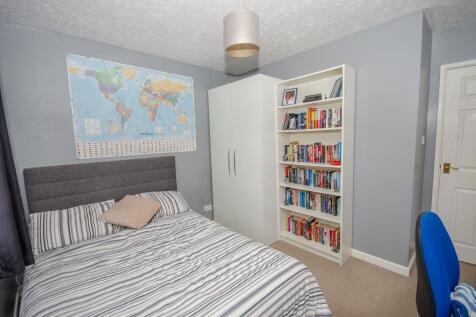 Bedroom two pic 2.jpg