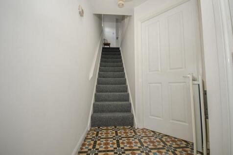 Entrance hall pic 2.jpg