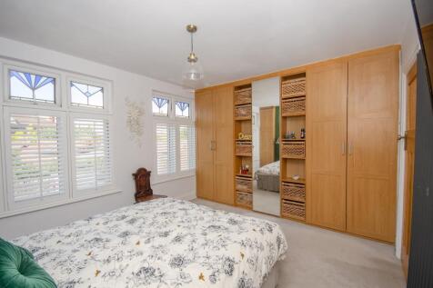Bedroom one pic 2.jpg