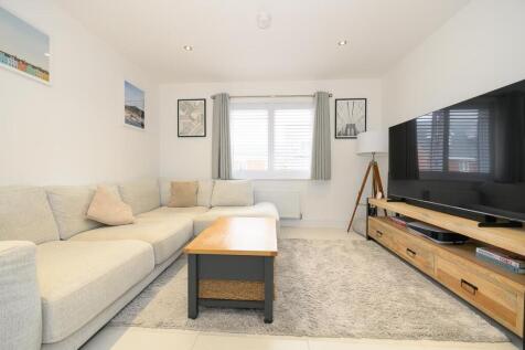Living area pic 2.jpg