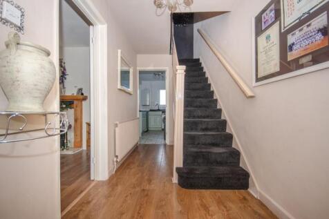 Entrance hall pic 2.jpg