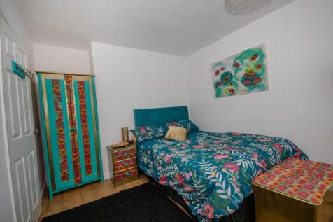 Bedroom two pic 2.jpg