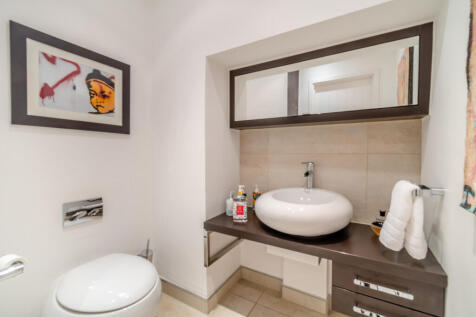 8578894-interior4...