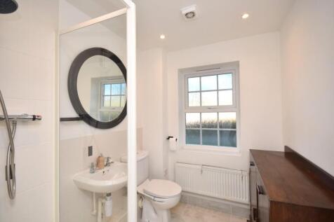 Bathroom 2.JPG