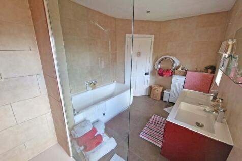 Bathroom1.jpg