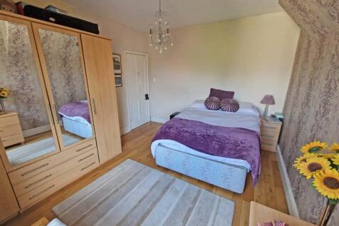 bedroom2a.jpg