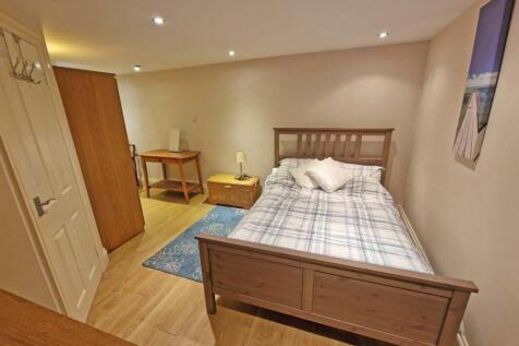 Guest bedroom1.jpg