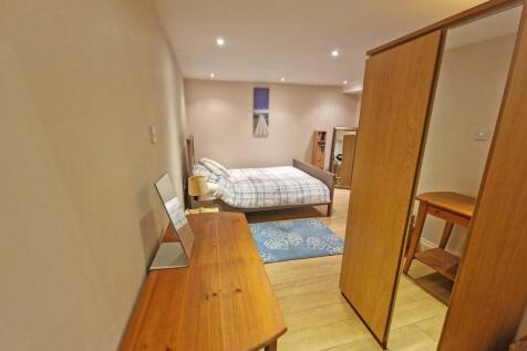 Guest Bedroom2.jpg