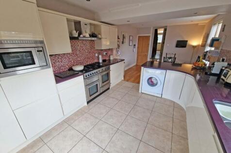 Kitchen1.jpg