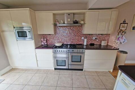 Kitchen2.jpg