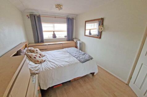 bedroom1a.jpg