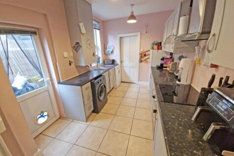 Kitchen2.jpg