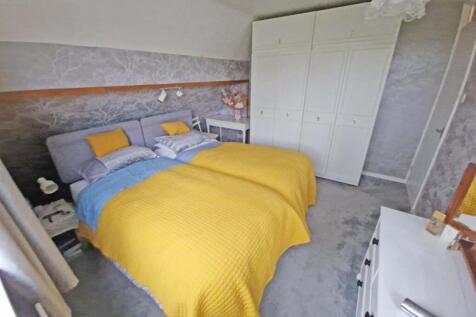 bedroom1.jpg