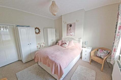 bedroom1.jpg