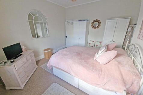 bedroom1b.jpg