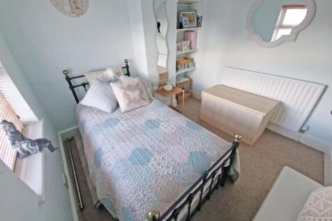 bedroom2.jpg