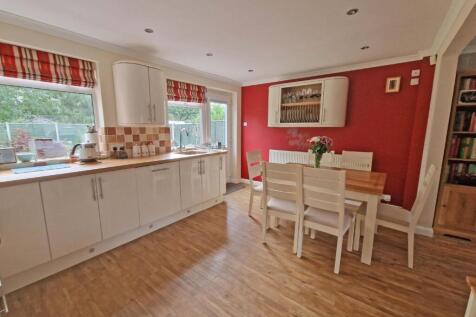 Kitchen1.jpg