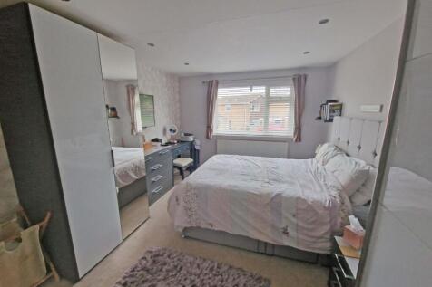 Master bedroom1.jpg
