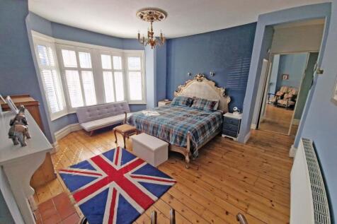 Bedroom1b.jpg