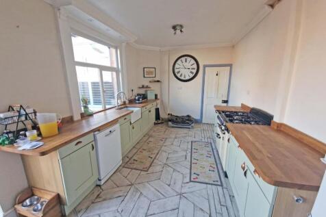 Kitchen2.jpg